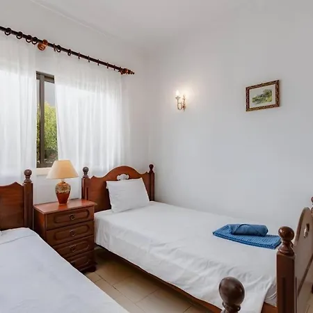 Rosado - Moradia 6 Com Ac, Jardim A 5 Min Do Centro De Албуфейра