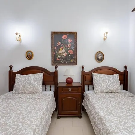 Дом отдыха Rosado - Moradia 6 Com Ac, Jardim A 5 Min Do Centro De